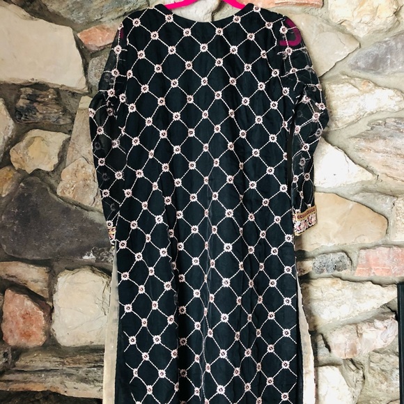 Meet your Posher, Nabila - Picture 2 of 10